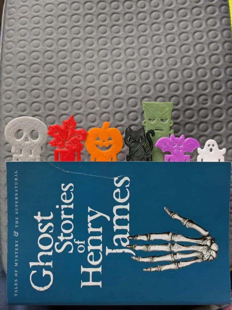 Halloween Bookmark Set of 7 — 3D Printed Spooky Page Clips (Pumpkin, Cat, Ghost, Bat, Skull, Frankenstein & Maple Leaf)
